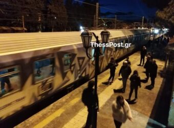 Hellenic Train: Εικόνες χάους με τρένο που ακινητοποιήθηκε – Ταλαιπωρία για εκατοντάδες επιβάτες