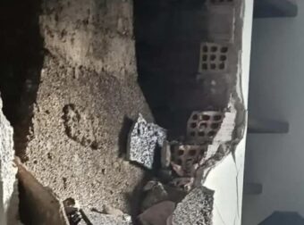 ΕΚΤΑΚΤΟ: ΚΕΡΑΥΝΟΣ ΧΤΥΠΗΣΕ ΣΠΙΤΙ – ΣΚΗΝΕΣ ΤΡΟΜΟΥ ΓΙΑ ΟΙΚΟΓΕΝΕΙΑ