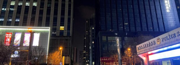 ΕΚΤΑΚΤΟ: Μεγάλη φωτιά σε πολυώροφο κτίριο – Δυστυχώς έχουμε νεκρούς και δεκάδες τραυματίες