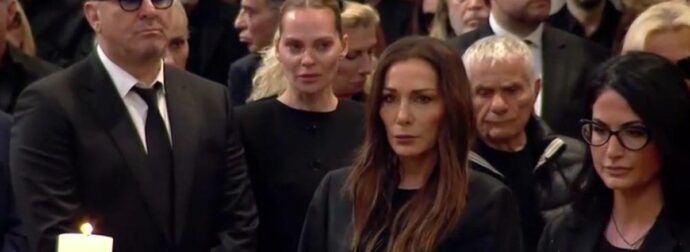 Τι σχολάζουν ολοι για την Δέσποινα Βανδή στην κηδεία της Μαρινέλλας – Το έπιασαν οι κάμερες