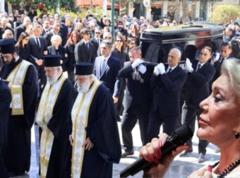 Για αυτό δεν ήταν ανοιχτό το φέρετρο: Μαθεύτηκε μετά την κηδεία της Μαρινέλλας – Η σοκαριστική εικόνα και η αποκάλυψη στον Λιάγκα