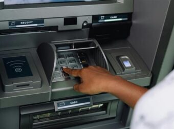 Χωρίς τράπεζες για 4 ημέρες – Πώς θα κάνουμε τις συναλλαγές μας