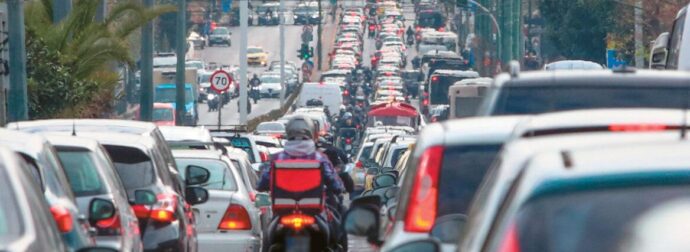 Νέος «πονοκέφαλος» για τους οδηγούς: Υποχρεωτική νέα λίστα στο φαρμακείο του ΙΧ – Το λάθος που κοστίζει 30€