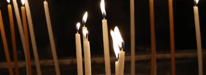 AYTOΣ ΕΙΝΑΙ Ο ΠΑΠΑΣ ΣΤΗΝ ΕΥΒΟΙΑ ΠΟΥ ΔΙΕΚΟΨΕ ΤΟ ΧΡΙΣΤΟΣ ΑΝΕΣΤΗ: “ΧΑΣΟΥ ΑΠΟ ΜΠΡΟΣΤΑ ΜΟΥ”