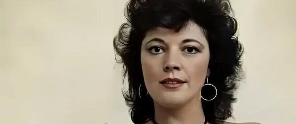 Η γυναικάρα Καίτη Παπανίκα – Το τpαγικό τέλος της και ο πασίγνωστος σύζυγος της