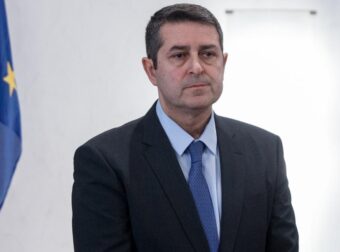 ΕΚΤΑΚΤΟ: Διασωληνωμένος στη ΜΕΘ με ανεύρυσμα στον εγκέφαλο πασίγνωστος Έλληνας Βουλευτής