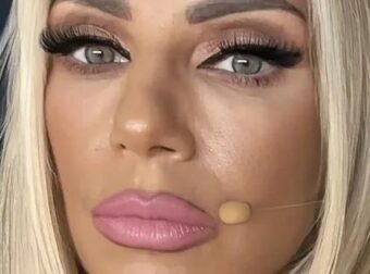 Έλενα Τσαβαλιά: Οι 60άρες ίσον με 3×20άρες – Οι σέλφι φωτογραφίες στο Δελφινάριο που βλέπει ο Μάρκος Σεφερλής και Tpελαivεται