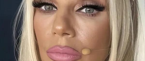 Έλενα Τσαβαλιά: Οι 60άρες ίσον με 3×20άρες – Οι σέλφι φωτογραφίες στο Δελφινάριο που βλέπει ο Μάρκος Σεφερλής και Tpελαivεται