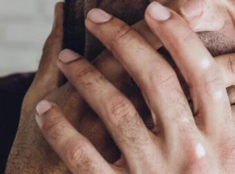 Θεσσαλονίκη: Έρχονταν άσχημές μυρωδιές από το σπίτι της γειτόνισσας του, της χτύπησε το κουδούνι και…