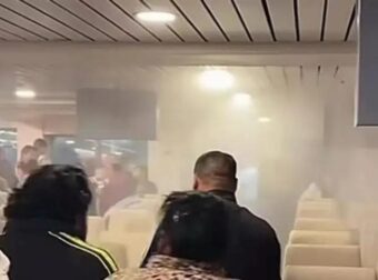 «Άνοιξαν οι ουρανοί» μέσα στο πλοίο «Νήσος Σάμος» αφού τσιγάρο που άναψε επιβάτης ενεργοποίησε το σύστημα πυρόσβεσης