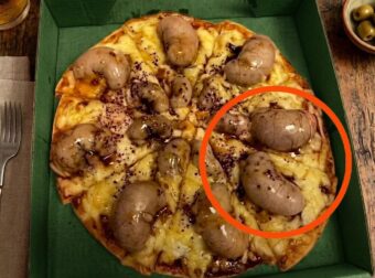 Παρήγγειλα μια πίτσα το βράδυ. Ο ντελιβεράς μου την έφερε.