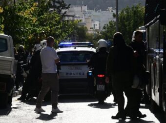 Παγκράτι: Η σοκαριστική εξομολόγηση της 22χρονης – «Μου έριξε μπουνιά, μου σάπισε το πόδι»