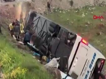 Τουρκία: Τέσσερις νεκροί και 15 τραυματίες από πτώση λεωφορείου σε χαράδρα