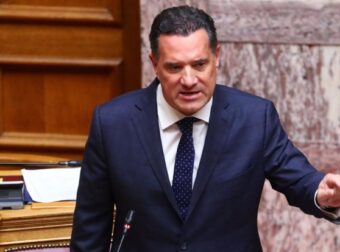 Άδωνις Γεωργιάδης: Διαψεύδει ότι εμφανίζεται σε φωτό προσωπικών στιγμών