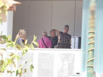 Ηλιούπολη: Οι πρώτες εικόνες από την διακομιδή της δεύτερης ανήλικης στο ΚΑΤ – Το σημείωμα που άφησε η άλλη 17χρονη πριν αυτοκτονήσει