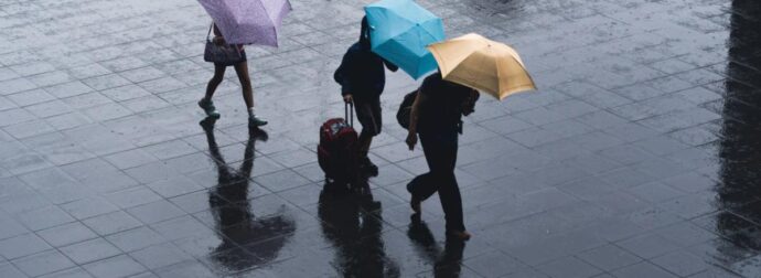 Μπουρίνι έπληξε την Αττική – Απότομη επιδείνωση του καιρού