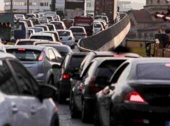 ΠΑΡΑΛΥΕΙ Η ΚΥΚΛΟΦΟΡΙΑ: Καραμπόλα με επτά αμάξια