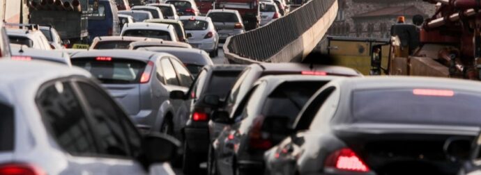 ΠΑΡΑΛΥΕΙ Η ΚΥΚΛΟΦΟΡΙΑ: Καραμπόλα με επτά αμάξια