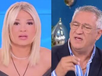 Πάγωσε το πλατό της εκπομπής με την αποκάλυψη του Γιώργου Ντάβλα για τη Γωγώ Μαστροκώστα: «Θες να σου πω κάτι που δεν το ξέρει κανένας;»