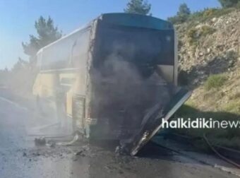 Λεωφορείο του ΚΤΕΛ τυλίχτηκε στις φλόγες