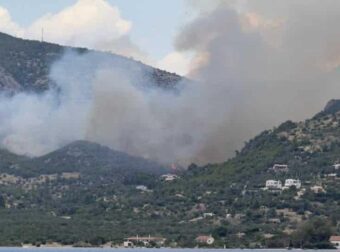 ΕΚΤΑΚΤΟ ΤΩΡΑ: ΞΕΣΠΑΣΕ ΜΕΓΑΛΗ ΦΩΤΙΑ – ΠΛΗΣΙΑΖΕΙ ΤΑ ΣΠΙΤΙΑ