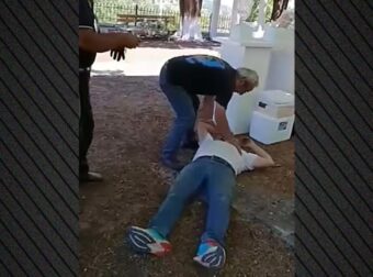 Άγριος καβγάς σε προαύλιο εκκλησίας στην Καρδίτσα: Πιάστηκαν στα χέρια ιερέας και πρόεδρος της κοινότητας, κατέληξαν στο κρατητήριο