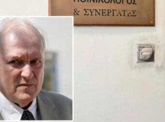 Η περιγραφή του θυρωρού που βρήκε νεκρό τον Σταύρο Γεωργίου: Οι κόρες του έβαλαν τα κλάματα μόλις τον είδαν πεσμένο δίπλα στο κρεβάτι – «Μπαμπά, άνοιξέ μας»