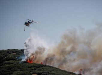 ΕΚΤΑΚΤΟ – Μεγαλη Φωτιά στο χωριό – Στη μάχη τρία εναέρια μέσα