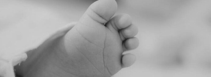 Φρίκη στη Γαλλία: Εντοπίστηκαν 5 νεκρά βρέφη σε σπίτι στην πόλη Οράνζ — Τα έκρυβαν σε κουτιά και πλαστικές σακούλες