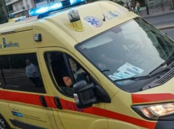 Σκηνές σπαραγμού στο Νοσοκομείο, κατέρρευσαν οι συγγενείς : Η στιγμή που φτάνουν οι σοροί των δύο νεκρών πυροσβεστών