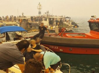 «Θα γίνουμε νέο Μάτι, θα καούμε ζωντανοί»: Κραυγή αγωνίας από τους κατοίκους στην Βοιωτία – Δραματική επιχείρηση απεγκλωβισμού