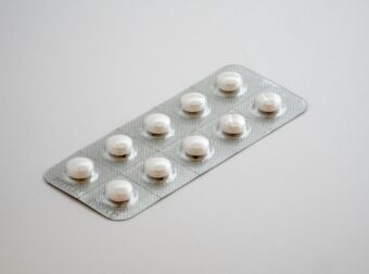 Έκτακτη προειδοποίηση για πασίγνωστο παυσίπονο που πωλείται στην Ελλάδα: Μεγάλος κίνδυνος για την υγεία
