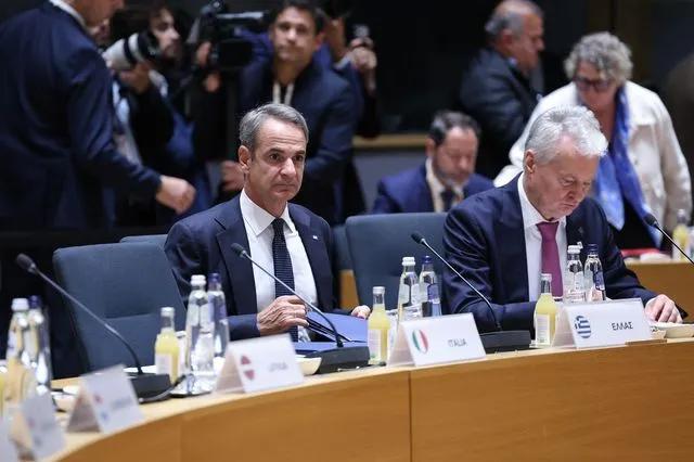 Σύνοδος Κορυφής ΕΕ: Πολλές κατευθύνσεις, λίγες αποφάσεις – Μαραθώνιες διαπραγματεύσεις για ενέργεια, Ουκρανία και μεταναστευτικό